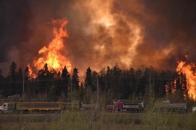 VIDEO: VIDEO: Entire Canadian Oil Sand City Evacuated by Wildfire